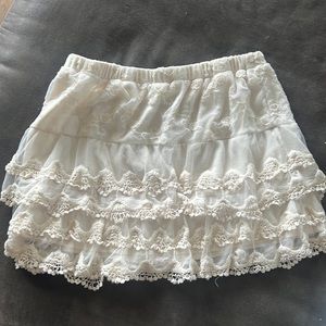 Juniors size skirt. Fits like womens small / juniors large.